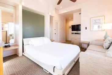 Отель Wave Crest Resort