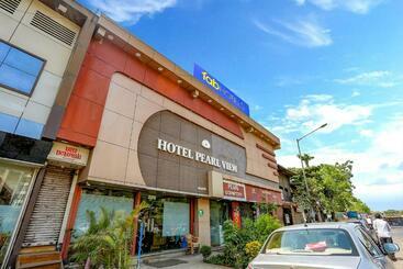 בית מלון כפרי Pearl View   Near Us Embassy Bkc