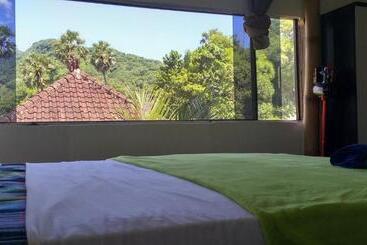 ペンション Amed View Guesthouse