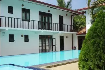 Отель Villa Tangalle Lagoon