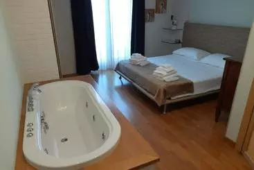 ツーリストアパートメント Réva Residences And Pool