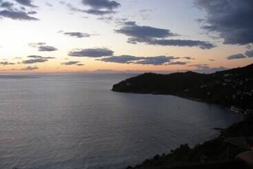 Apelon Tiritas Villas