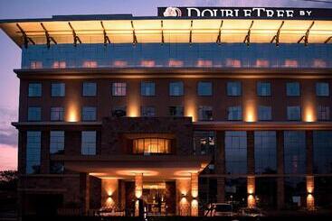 ホテル Doubletree By Hilton Nairobi Hurlingham