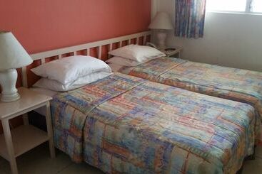 هتل Melrose Beach Apartments