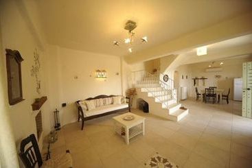 Turistlägenheter Thimonies Villas