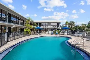 هتل Avalon Resort Of Deerfield Beach