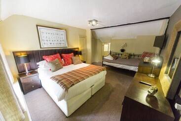 Отель Hambro Arms