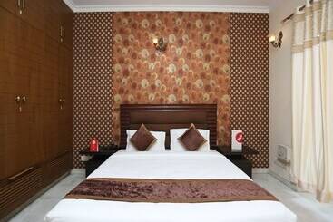 בית מלון כפרי Oyo Rooms Near Cyber Park