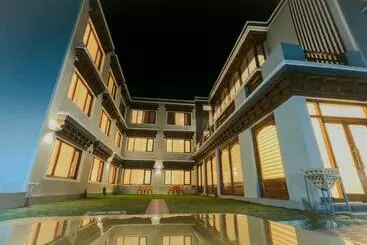 Hotel Crown Himalaya