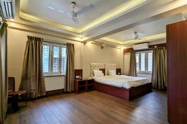 Hotel The Aster Enclave