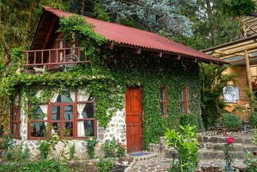 هتل آپارتمان Eden Atitlan