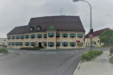 Отель Gasthof Zur Post Inning