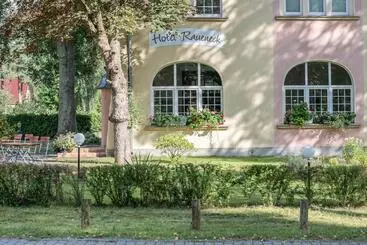 ホテル & Restaurant Raueneck