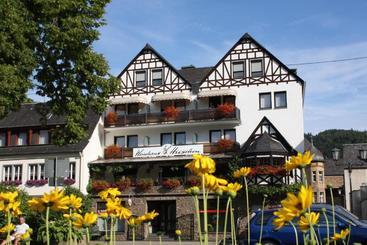 Otel Weinhaus Hirschen