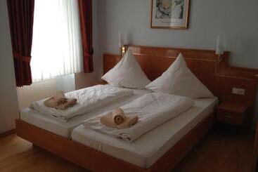 Yumi Hotel Sushi Steaks & Friends