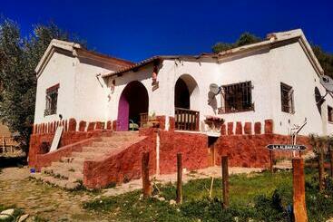 הוסטל Familia Albahaca