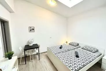 Retkeilymaja Center Stations