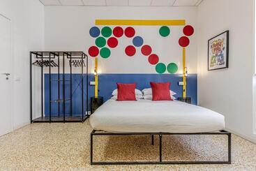 تختخواب و صبحانه Game Rooms Experience