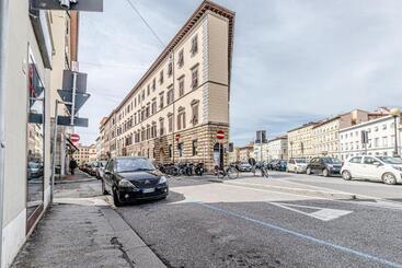 تختخواب و صبحانه Game Rooms Experience