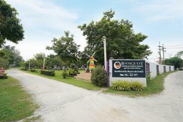 Hotell Roomquest Chonburi Phanat Nikhom