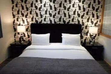 Hotel Cheshire Cat