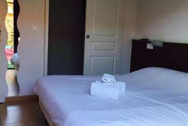 هتل Hôtel Acajou