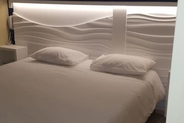 בית מלון כפרי Hôtel Le Claridge