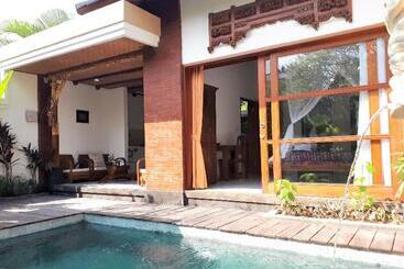 ホテル The Calmtree Bungalows