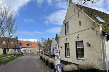 בית מלון כפרי Bij Hen Op Ameland