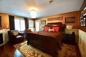هتل Explorer House Bed & Breakfast