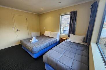 Отель Pinewood Queenstown