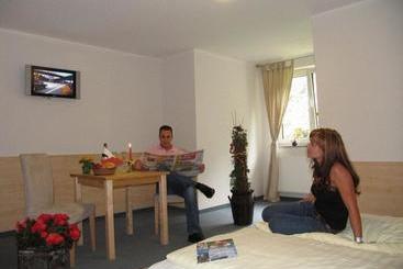 בית מלון כפרי & Gasthaus Sterngrund