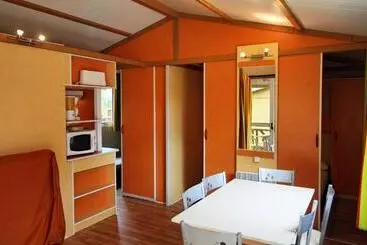 هتل Camping & Resort La Torre Del Sol