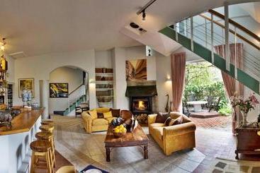 Bed and Breakfast Brightwater Lodge