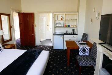 Отель Highland House Boutique