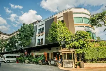 Hotel Seasons Riverside