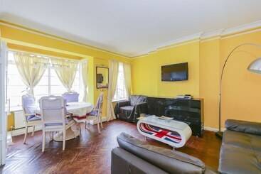 관광객 아파트 Luxury Baker Street Apartment