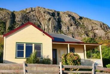 Stanley Hotel & Apartments