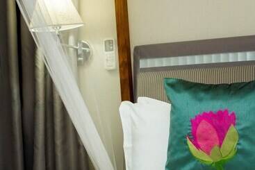 هتل آپارتمان Serendib Suites And Conference Center