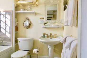 Abbington Green Bed & Breakfast Inn