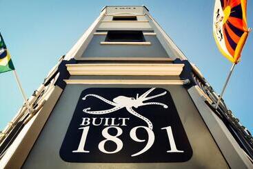 فندق صغير Ocean Island Inn | Backpackers | Suites