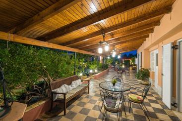 شقق خاصة سياحية Filoxenia Luxury Studios & Apartments