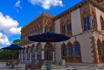 Hotel Casey Key Resorts Beachfront