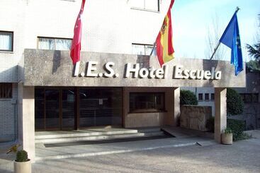 هتل Escuela Madrid