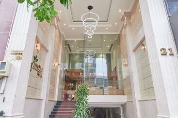 Bin Bin 10   Mimosa Hotel Near Tan Son Nhat Airport