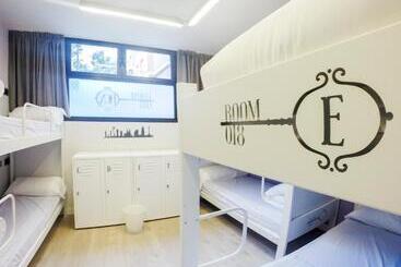 هاستل Room018bcn