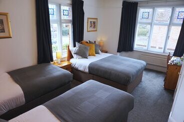 تختخواب و صبحانه Villa Verde Gatwick