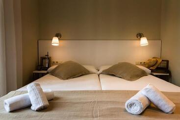 Four Petals Barcelona Boutique Apartments