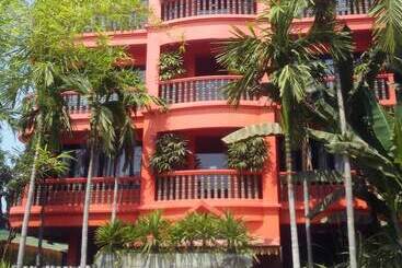 Hotelli Golden Butterfly Villa