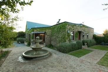 بنسيون Old House Lodge